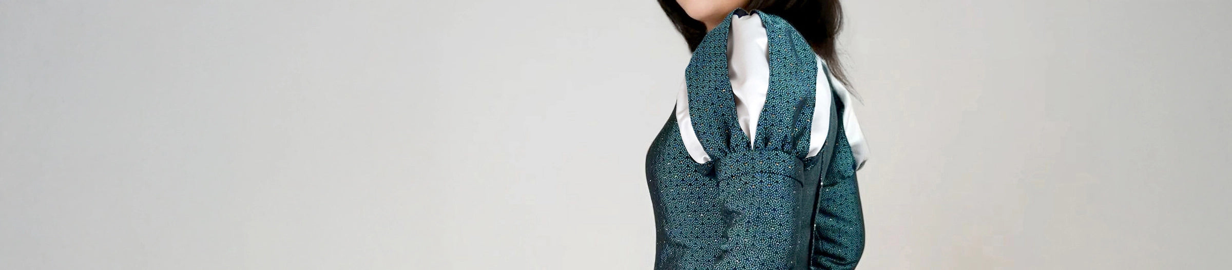 Robe médiévale bleue à manches ballons inspirée Renaissance – modèle Margaux – patron de couture Kandix