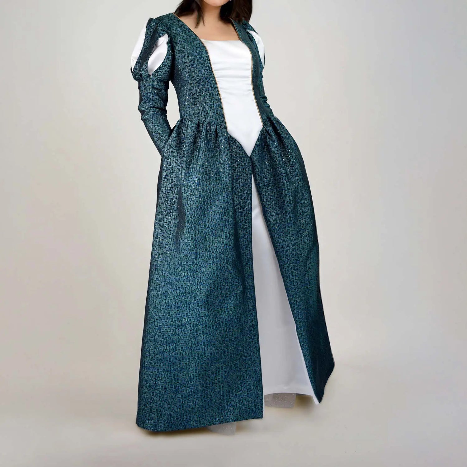 Robe de princesse verte longue avec poches et manches bouffantes à crevés – patron de couture Margaux de Kandix