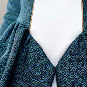 Détail du panneau central contrastant sur robe verte brillante – patron de couture Margaux de Kandix
