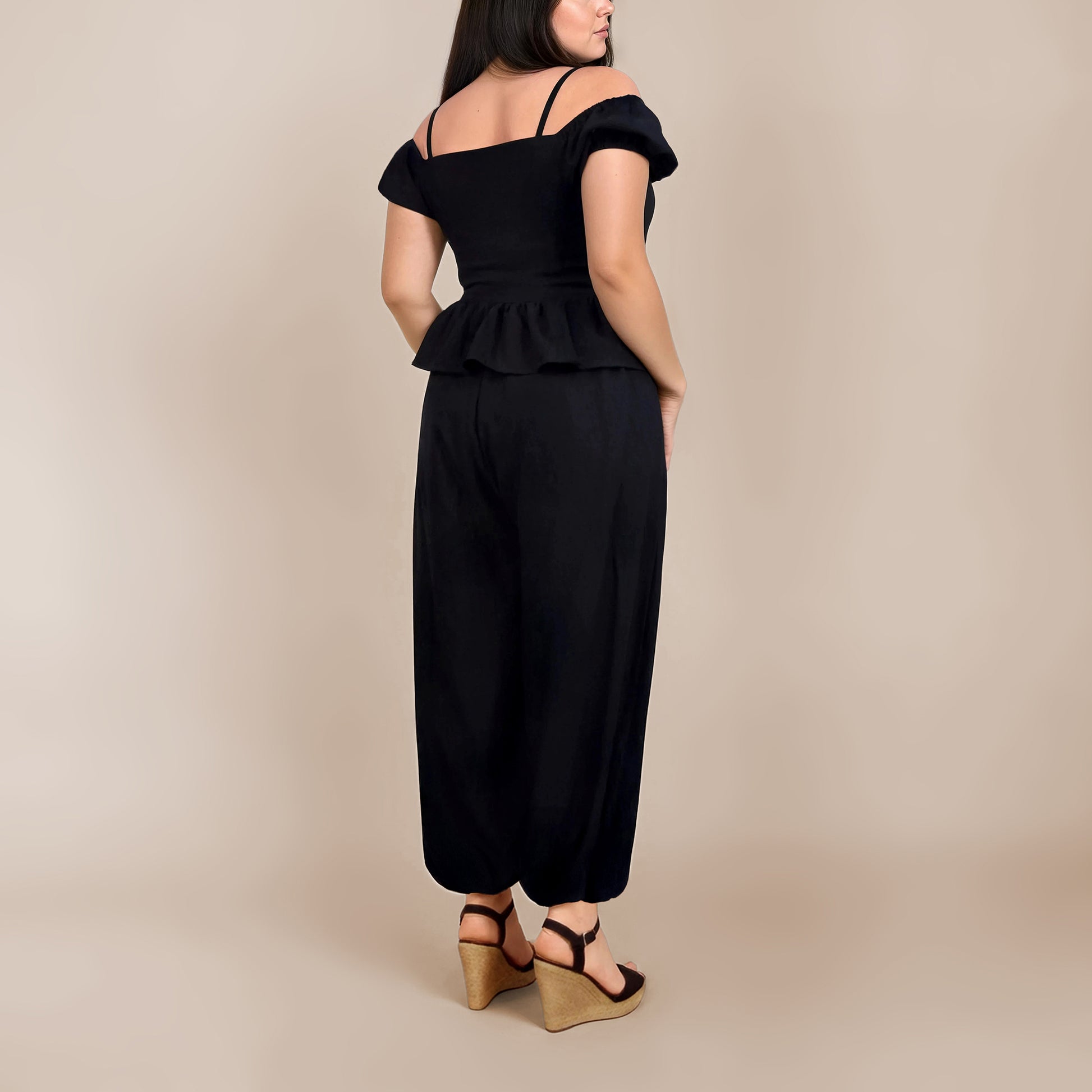 Ensemble Yasmine femme composé d’un top noir et d’un pantalon noir en crepe, vue de dos – patron Kandix