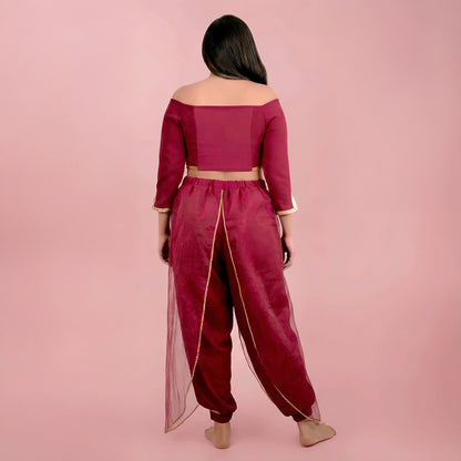 Ensemble Yasmine femme rouge bordeaux avec top court et pantalon ample a voile, vue de dos – patron Kandix