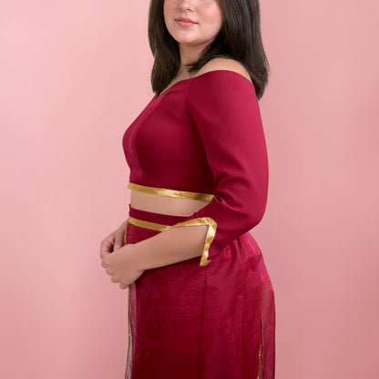 Ensemble Yasmine femme rouge bordeaux avec top ajuste et pantalon fluide a voile, vue de profil – patron Kandix