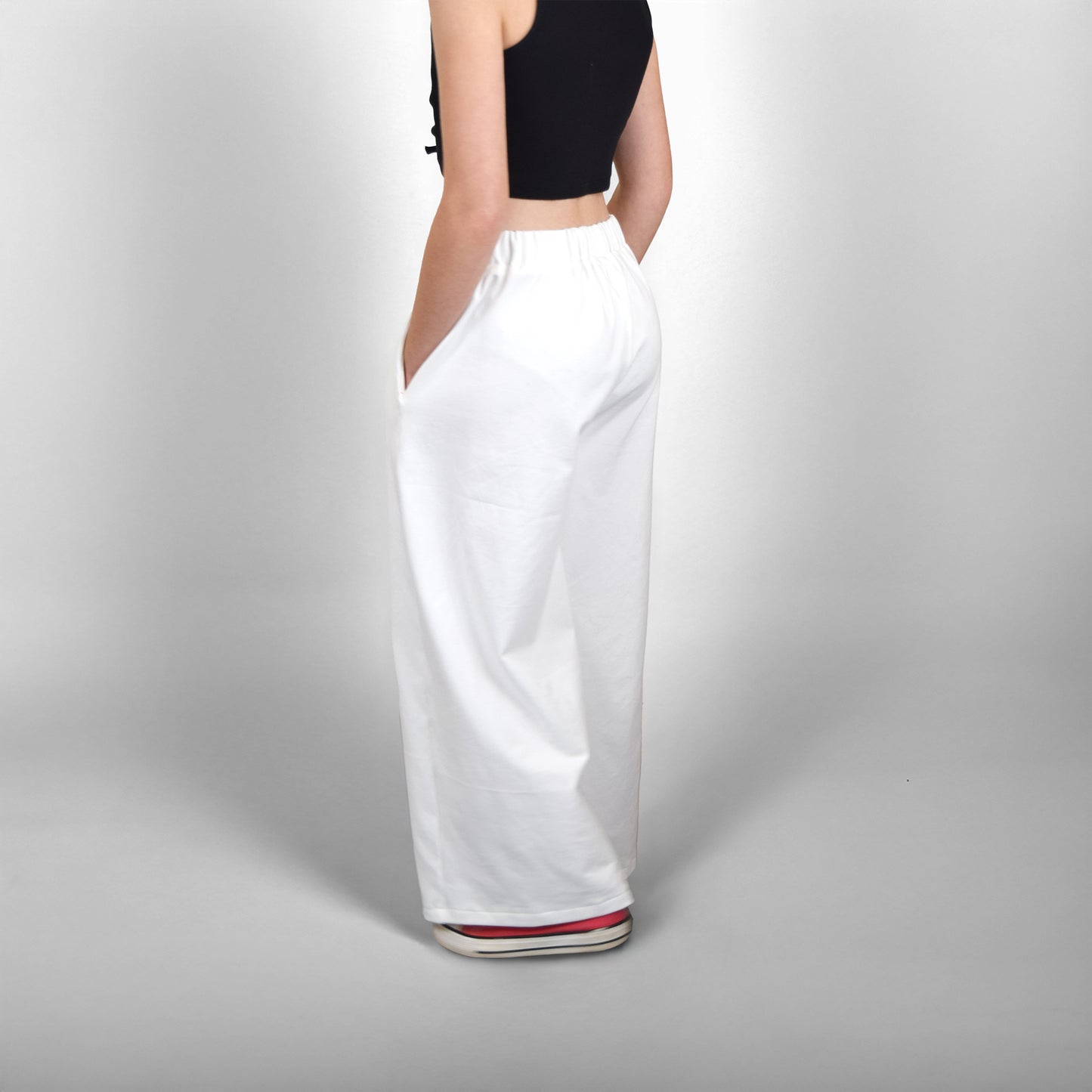 Pantalon Yasmine enfant blanc, vue de dos avec ceinture elastique et jambes amples – patron Kandix