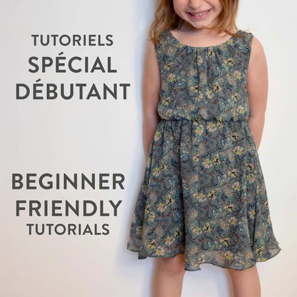 Portrait d’une enfant souriante en robe imprimé fleuri – patron de couture Cylia de Kandix