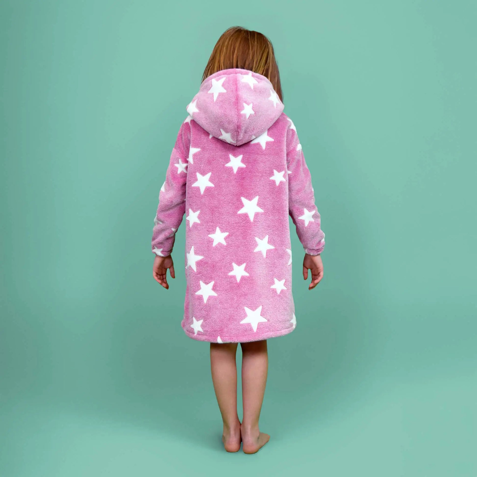 Vue de dos du sweat Casimir enfant avec capuche et imprimé étoiles sur tissu rose doux - patron de couture Kandix