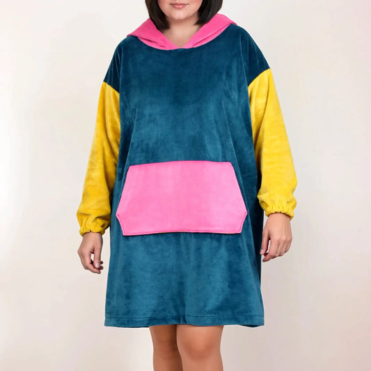 Sweat Casimir femme en velours bleu avec poche rose et manches jaunes, vue face centrée – patron Kandix