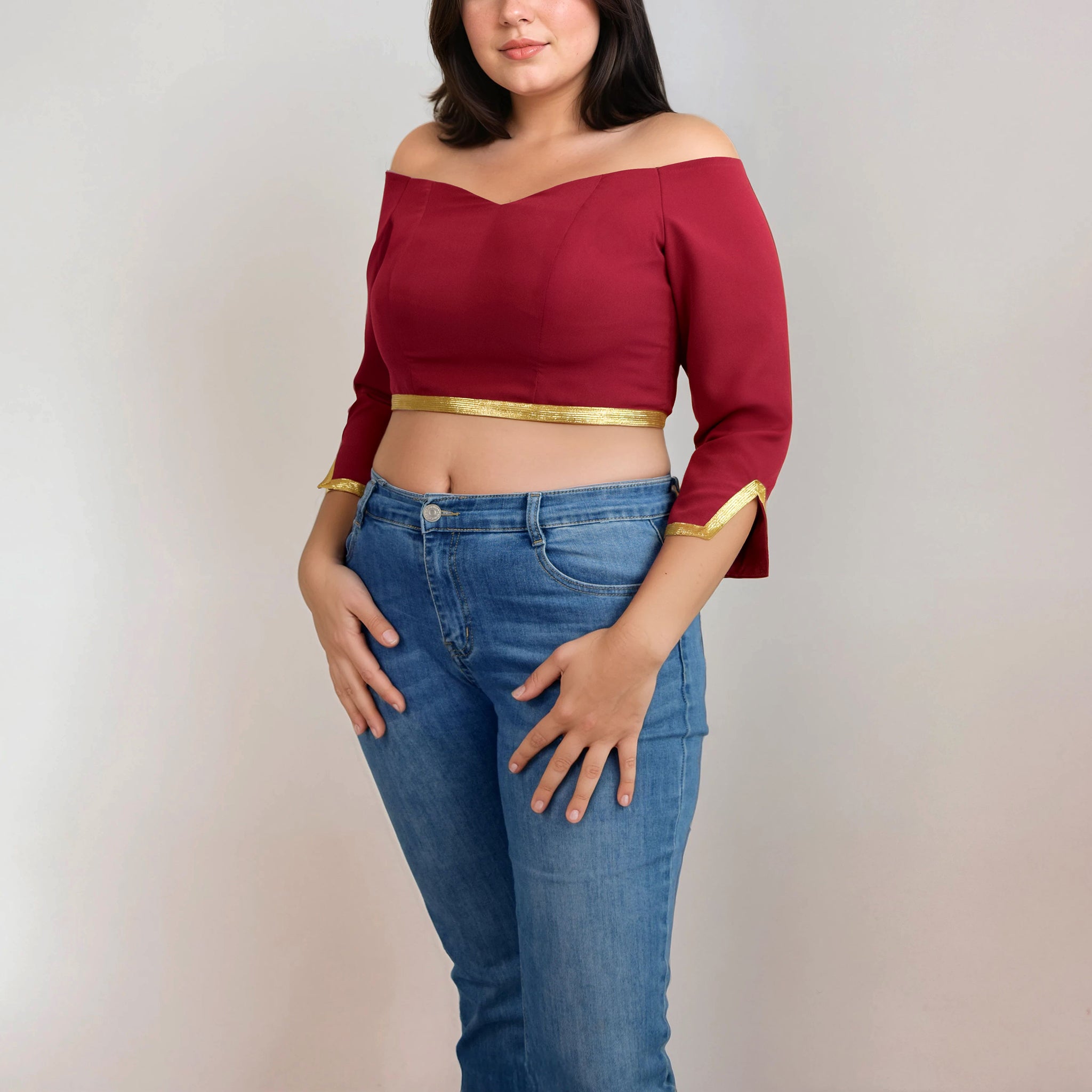 Top femme Yasmine, patron de couture femme, top esprit oriental à manches 3/4 en tissu uni, couleur rouge, vue de face – patron Kandix