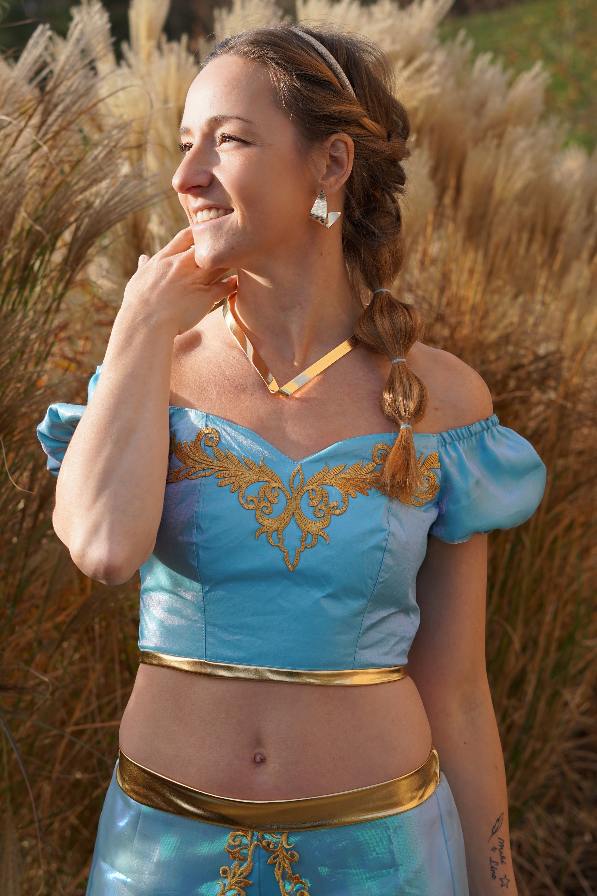 Top Yasmine femme bleu clair et doré, version féérique inspirée princesse Yasmine – patron Kandix