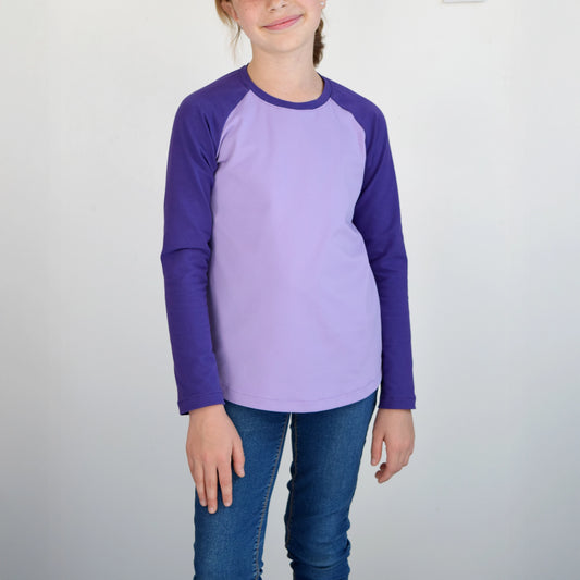 T-shirt raglan enfant à manches longues en jersey lilas et violet – patron de couture TAO de Kandix